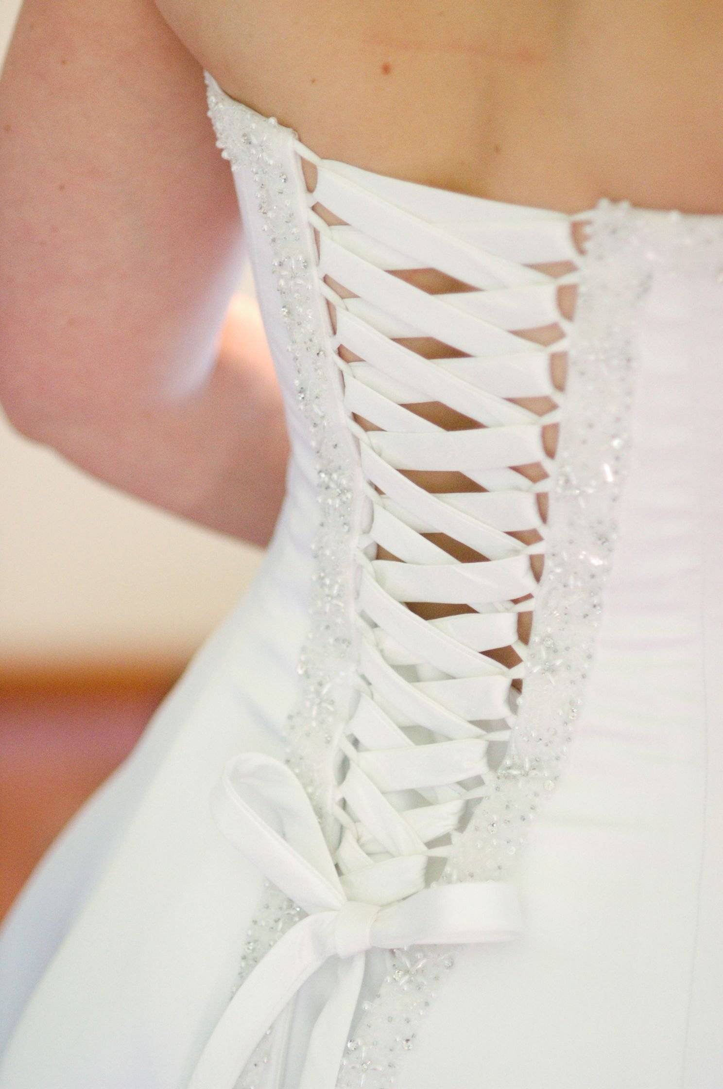 Как правильно зашнуровать корсет на свадебном платье