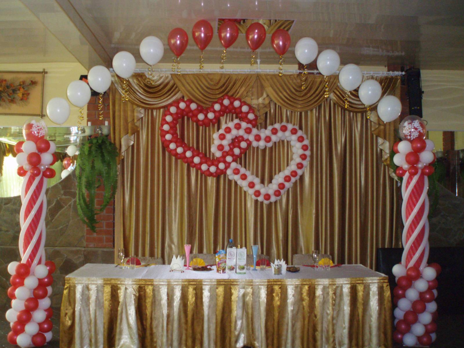 Украшение зала на свадьбу шарами: как оформить свадьбу?