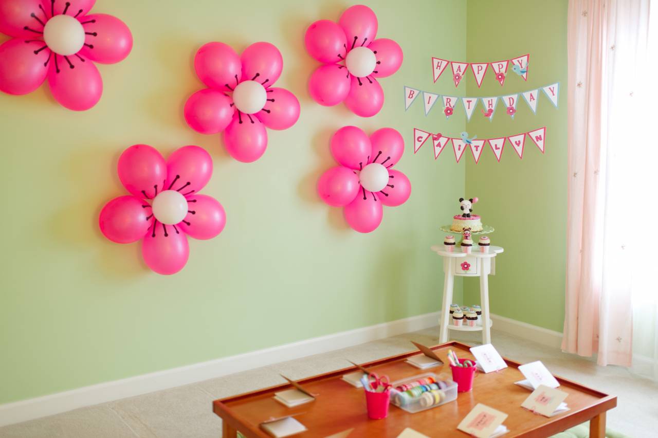 Как украсить шариками день рождения своими руками. как самостоятельно украсить шариками комнату: несколько идей для вдохновения.