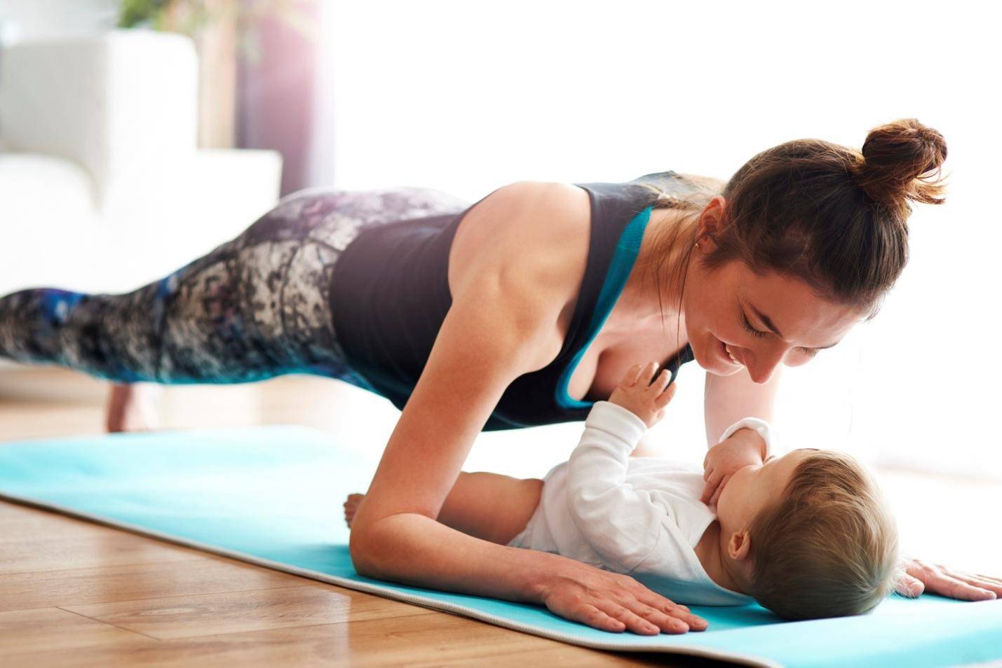 Упражнения после родов: гимнастика для похудения в домашних условиях, тренировки по восстановлению
