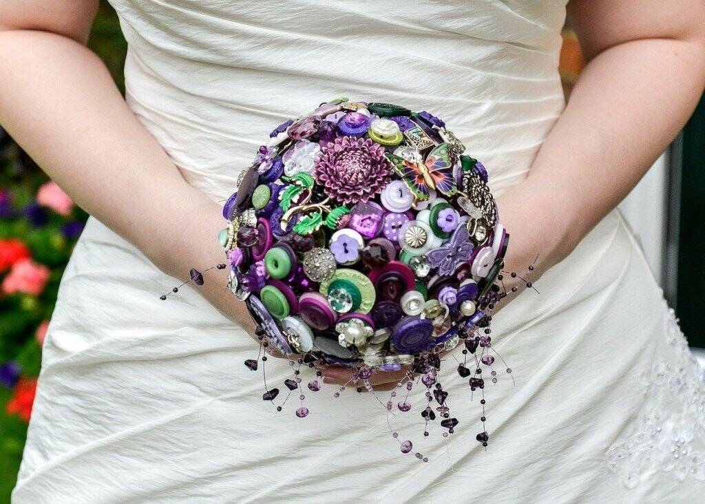 Цветочные композиции на свадьбу: правила и идеи оформления