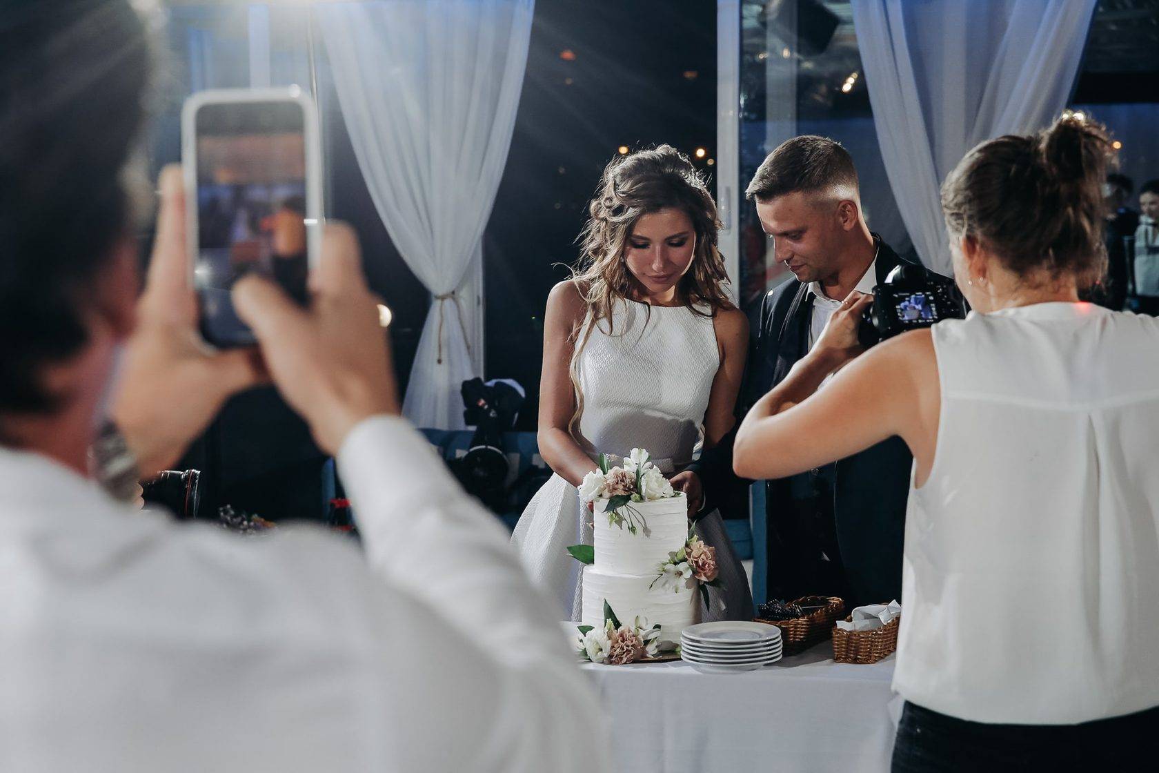 Как выбрать фотографа на свадьбу?