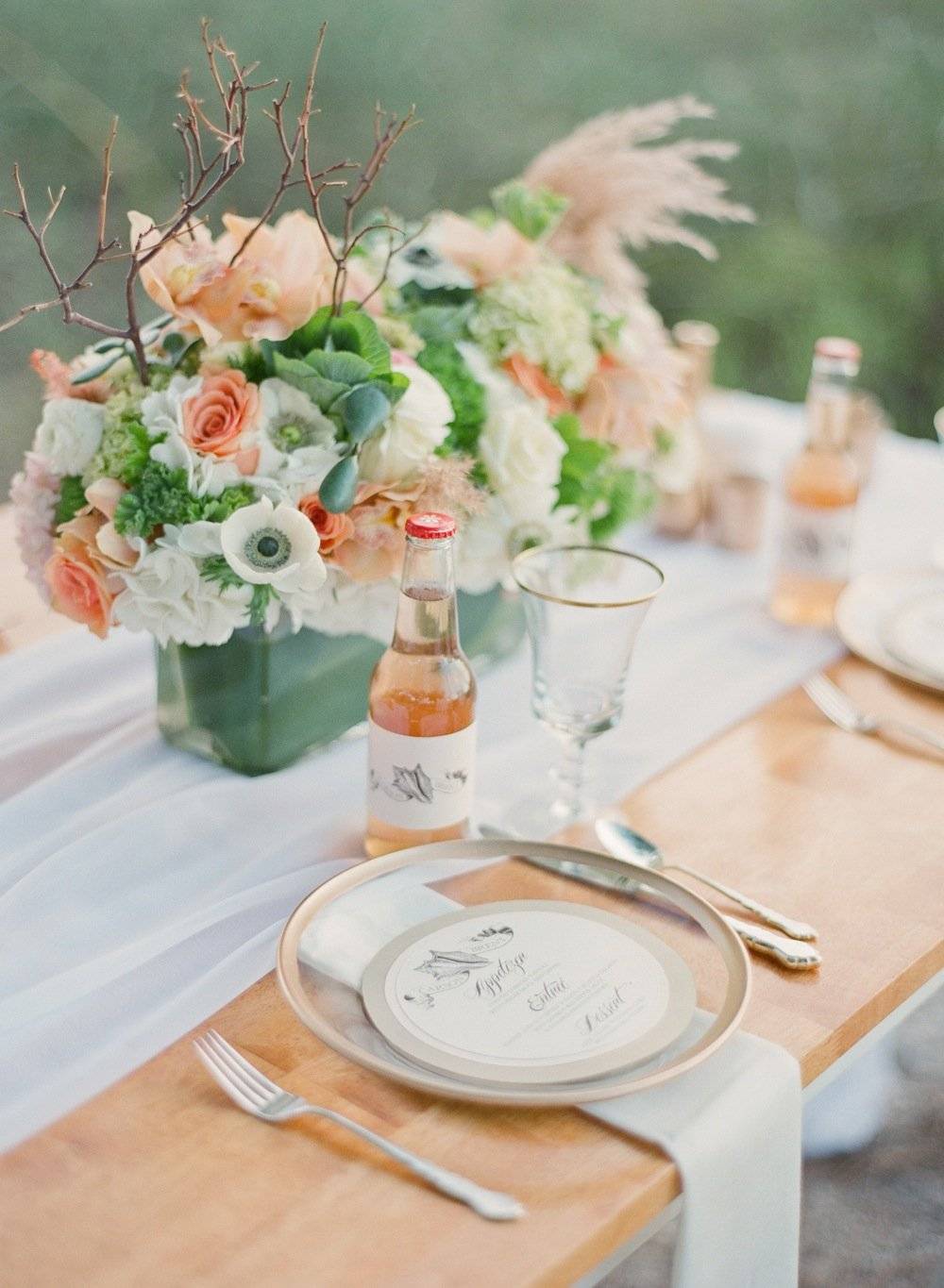 Персиковая свадьба – оформление зала, выбор аксессуаров