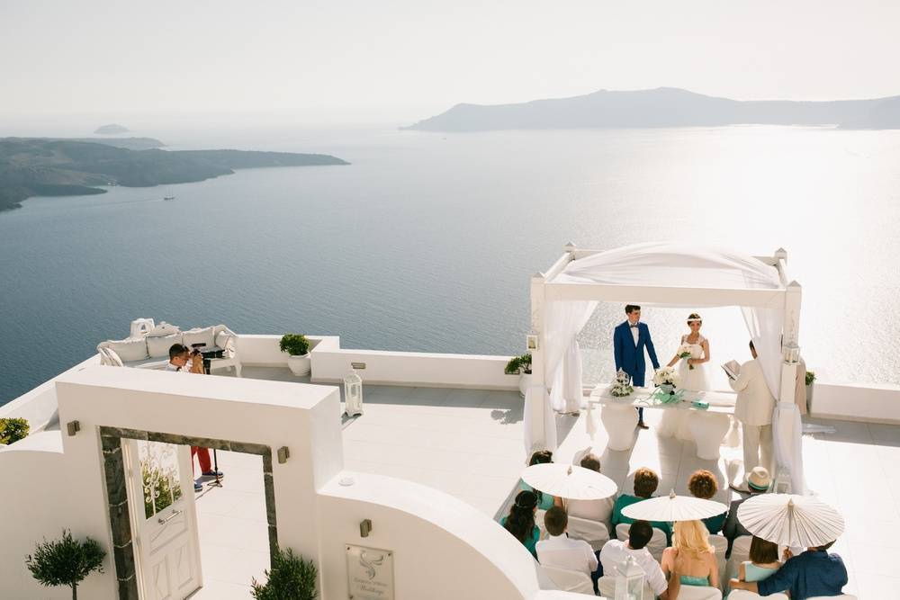 Очень необычно и богато смотрится свадьба в греческом стиле: оформление зала, советы по выбору нарядов и аксессуаров от модных стилистов