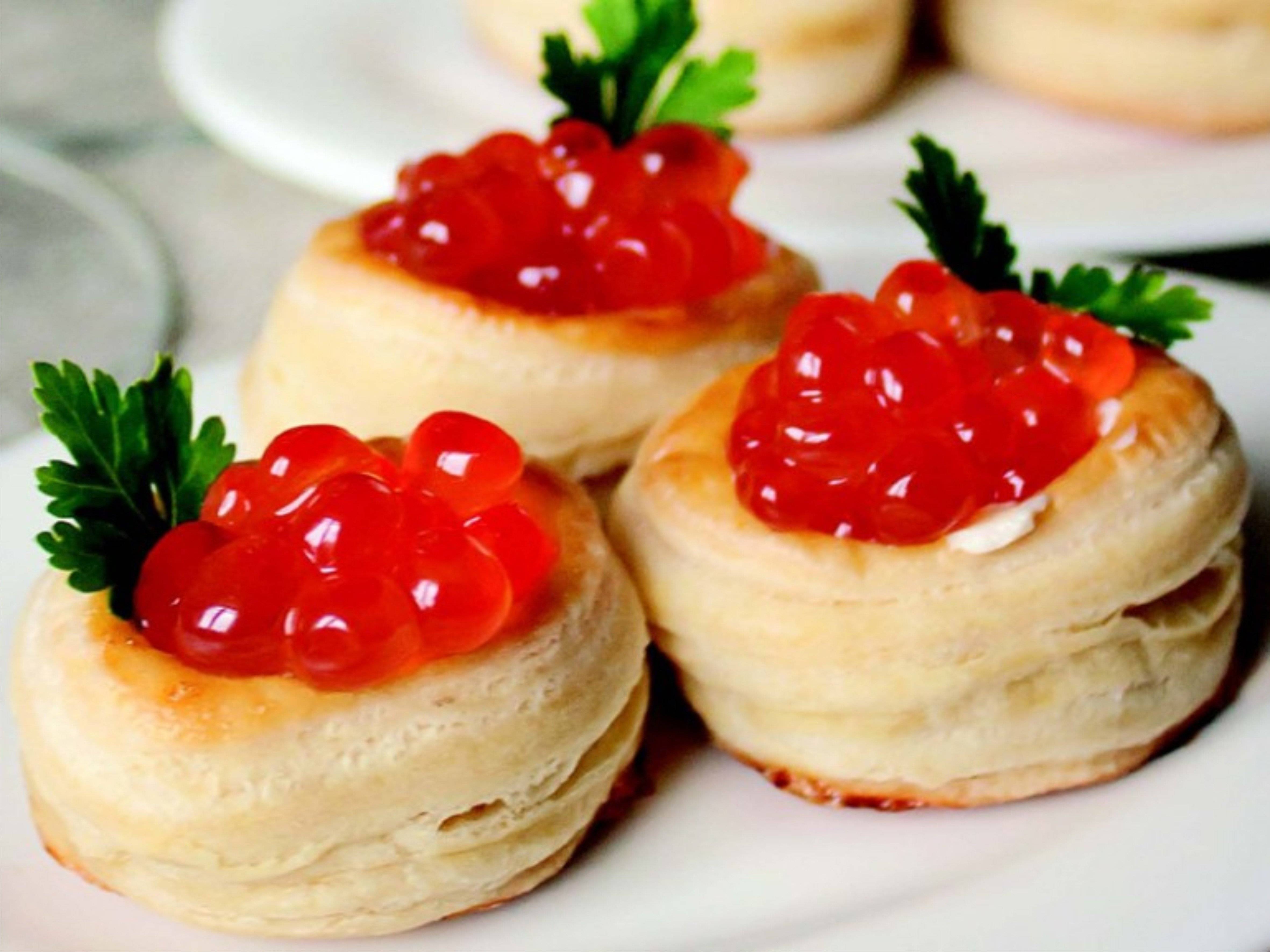 Бутерброды с красной икрой: 11 вкуснейших простых рецептов для праздничного стола