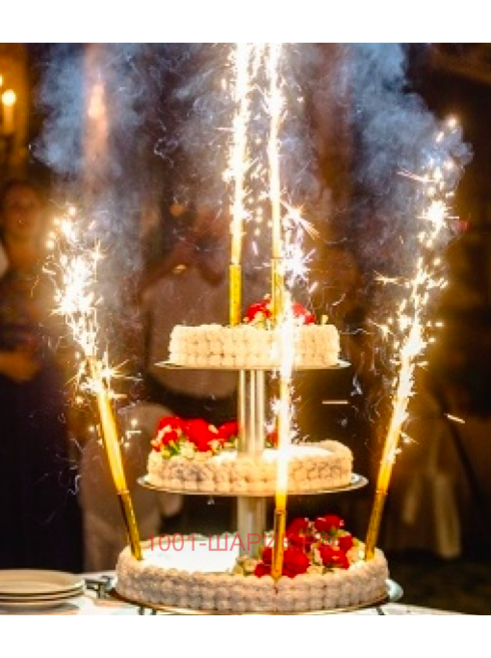 Необычные идеи для подачи торта на свадьбе: от фейерверка до цветка лотоса