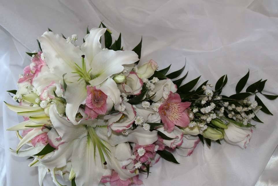 Свадебный букет из лилий: фото примеры, как сделать своими руками, с какими цветами сочетать