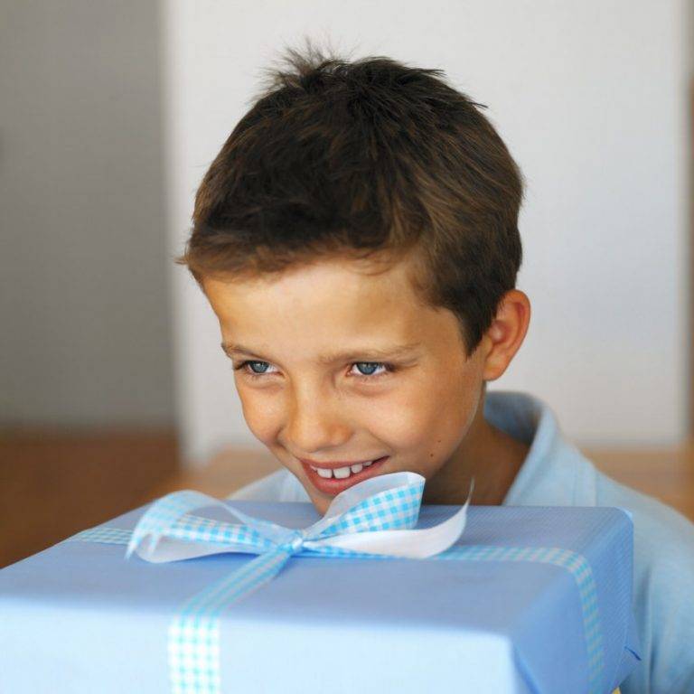 Что подарить мальчику на 12 лет в день рождения – лучшие варианты