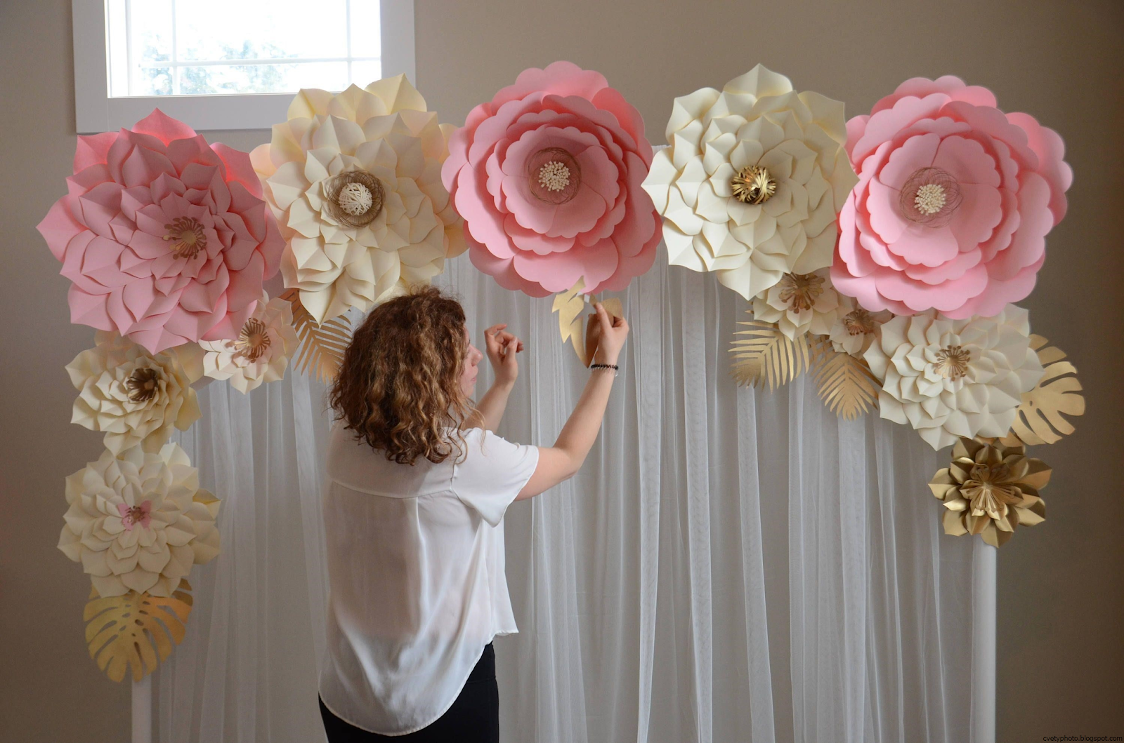 Как сделать бумажные цветы? оформление бумажными цветами свадьбы :: syl.ru