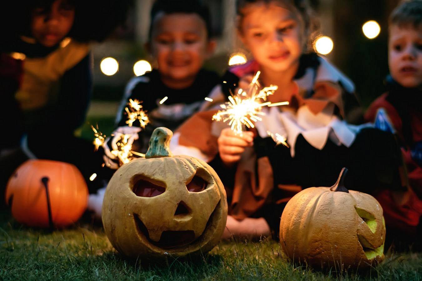 Halloween - что это за праздник, история появления, когда и как отмечают хэллоуин в россии и мире
 :: 
 все дни