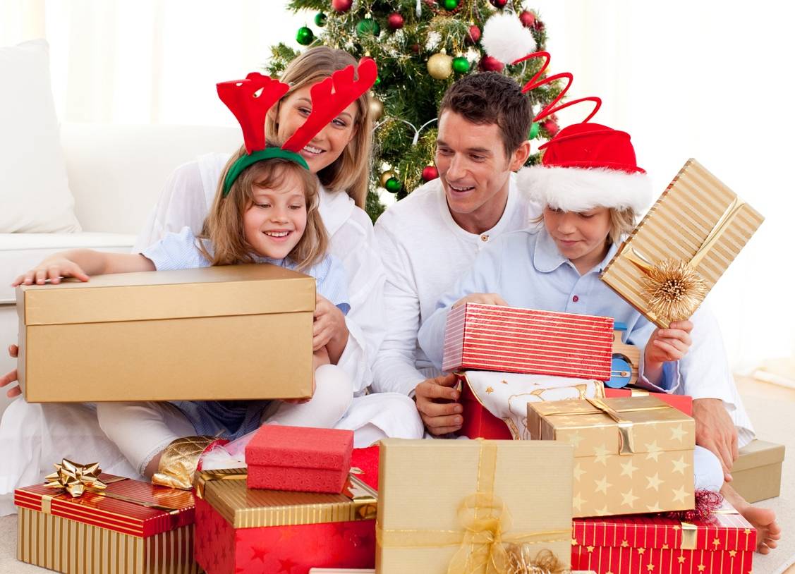 12 лучших новогодних подарков для семейных пар - что подарить молодой семье на новый год до 1000 руб?