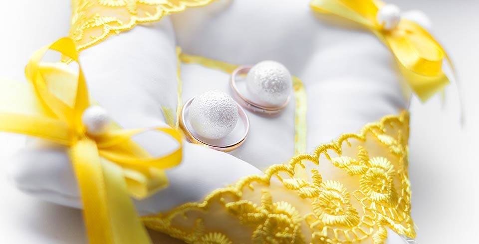 Подушечки для колец на свадьбу — модные и красивые узоры на 65 фото