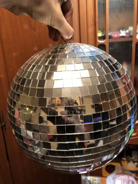 Я сделала диско-шар для праздника: понадобилось минимум затрат и полчаса времени