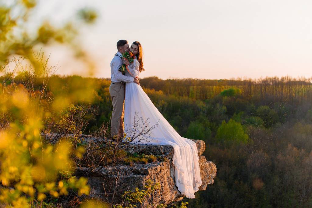 Как правильно позировать для свадебной фотосессии? универсальные советы невестам | красота и здоровье | школажизни.ру