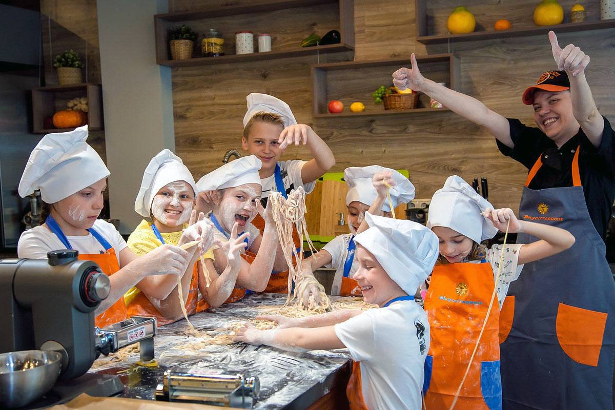 Кулинарный праздник для детей 7-14 лет: 4 часа в студии (мастер-класс, игра, банкет)