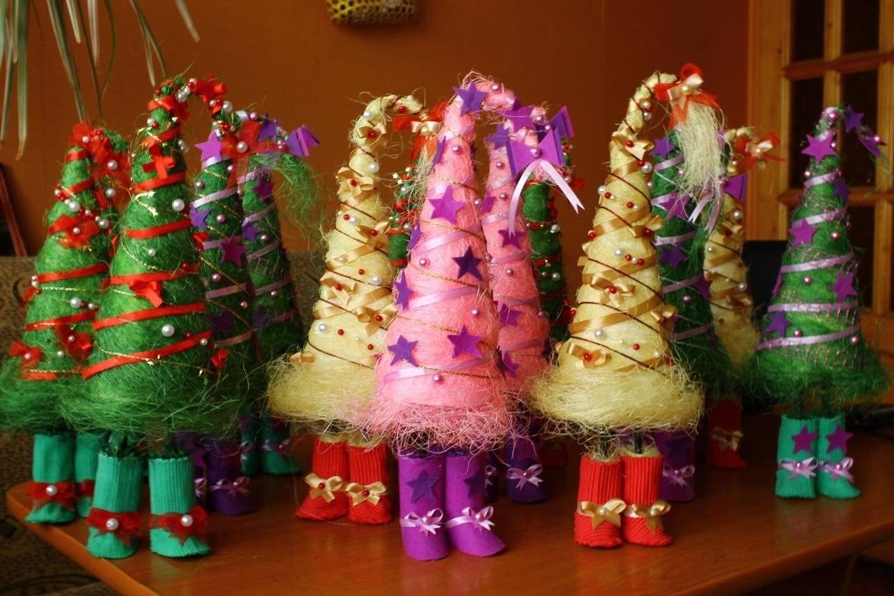Как сделать новогоднюю елку своими руками: мастер-классы для школы и детского сада