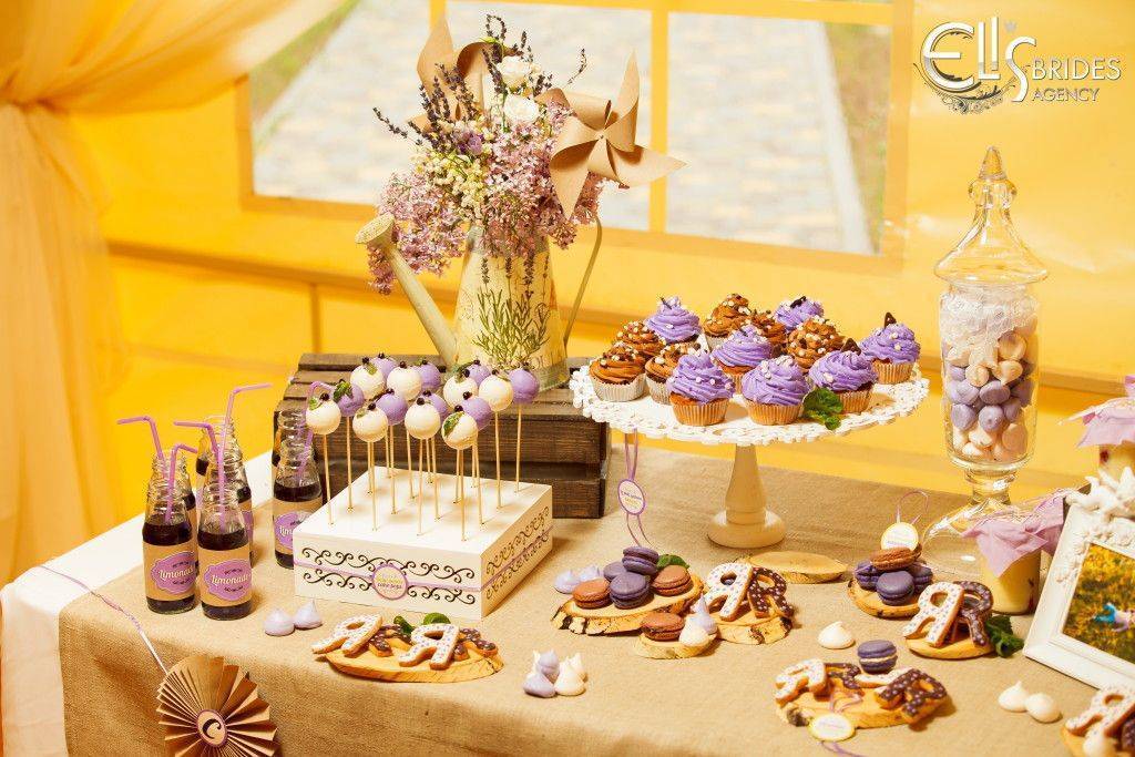Сладости для кенди-бара: чем наполнить сладкий стол на свадьбу