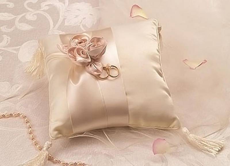 ᐉ виды свадебных подушечек для колец – как выбрать красивый аксессуар для загса - ➡ danilov-studio.ru