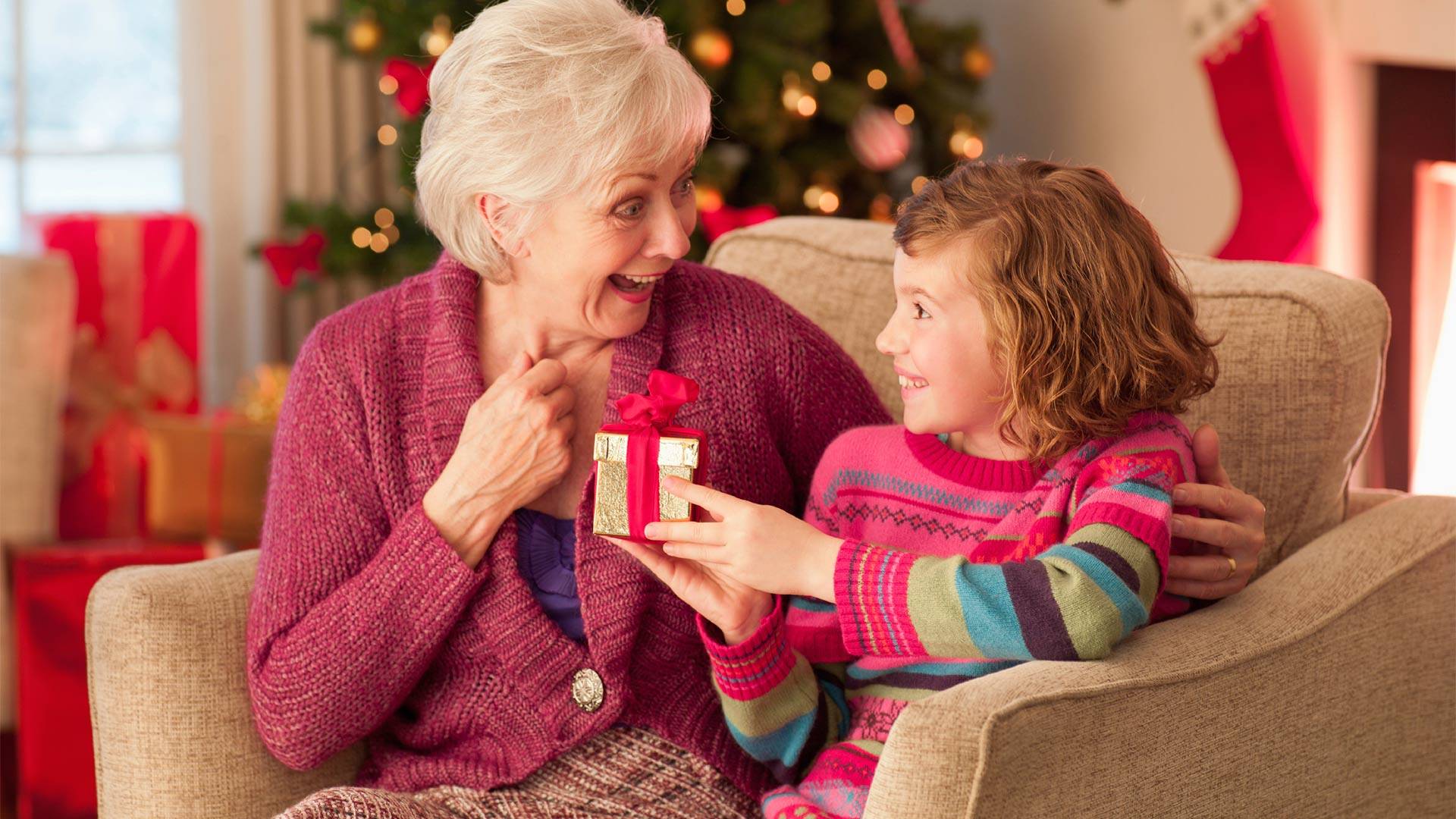 Что подарить бабушке на новый год. идеи, советы, список подарков