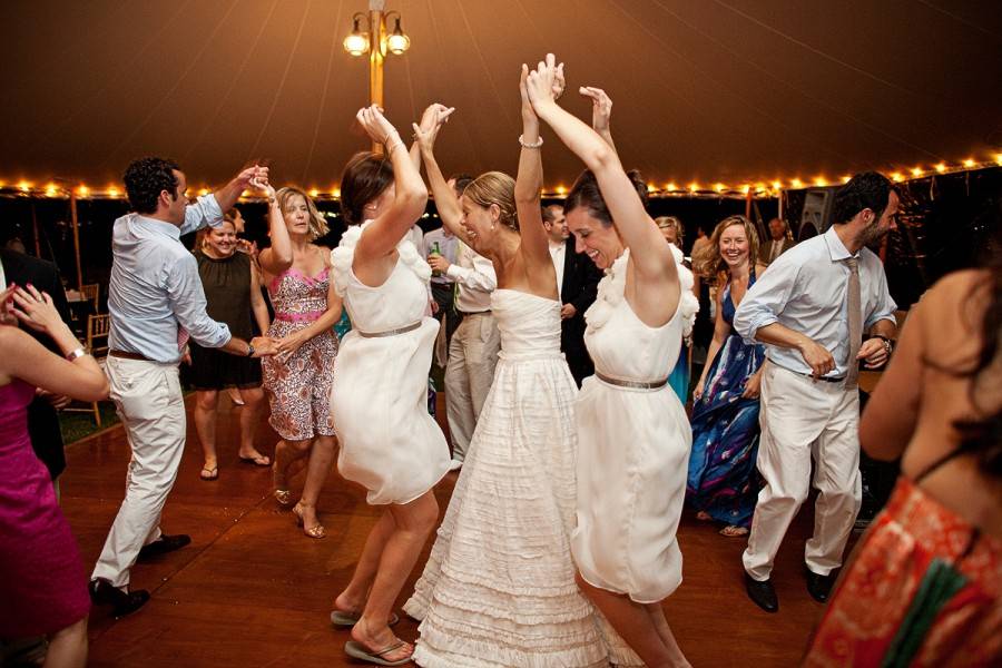 Как организовать лучший вечер: диджей на свадьбе
как организовать лучший вечер: диджей на свадьбе