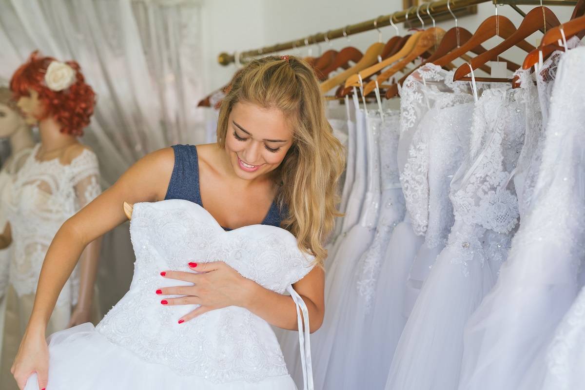 Всё, что надо знать о примерке свадебного платья | wedding blog