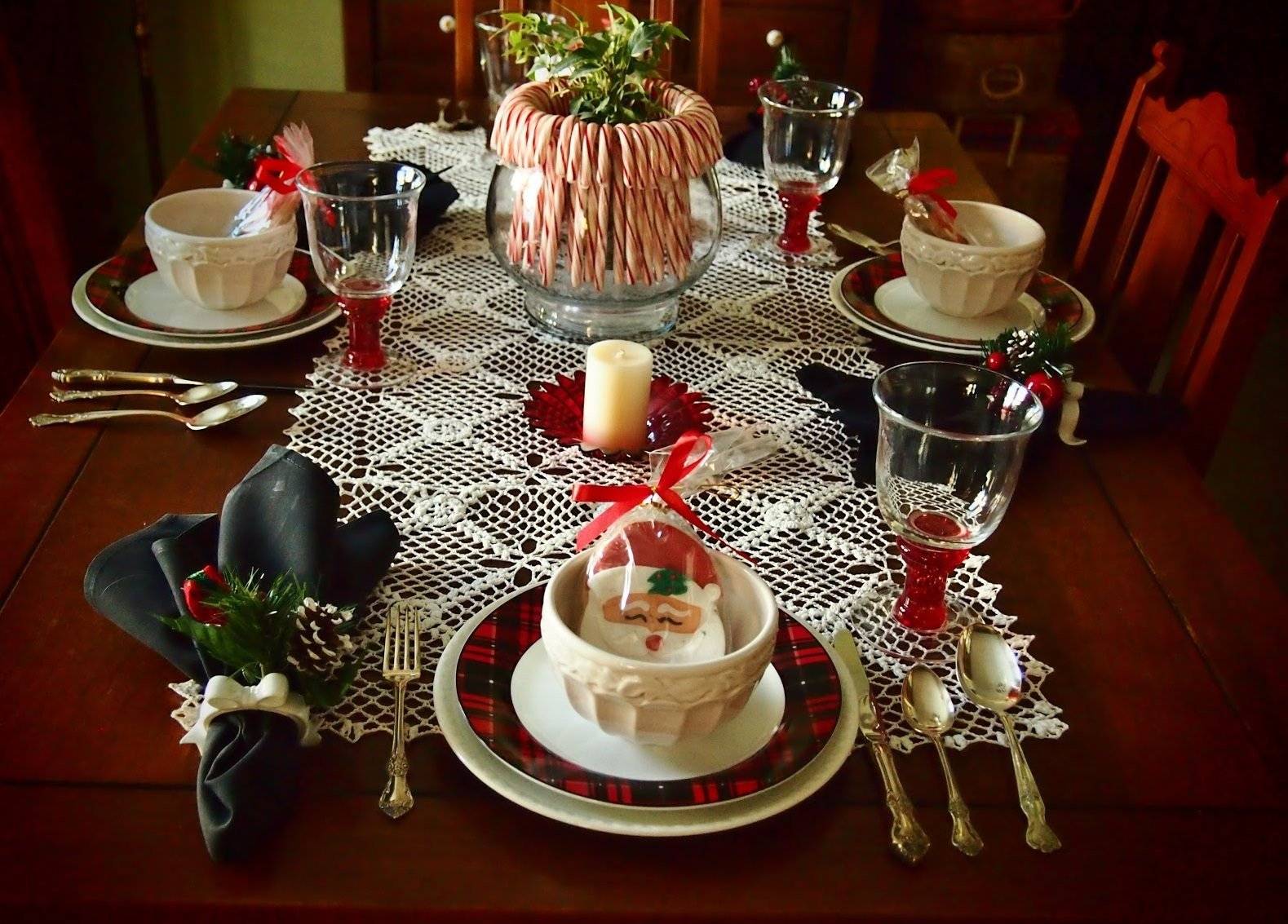 Оформление новогоднего стола по правилам: как преобразить обеденную зону к празднику