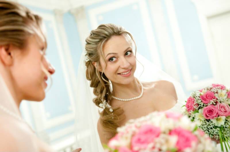 Свадебные прически своими руками в домашних условиях: как сделать пошагово на дому красивую укладку на длинные, короткие и на средние волосы самостоятельно