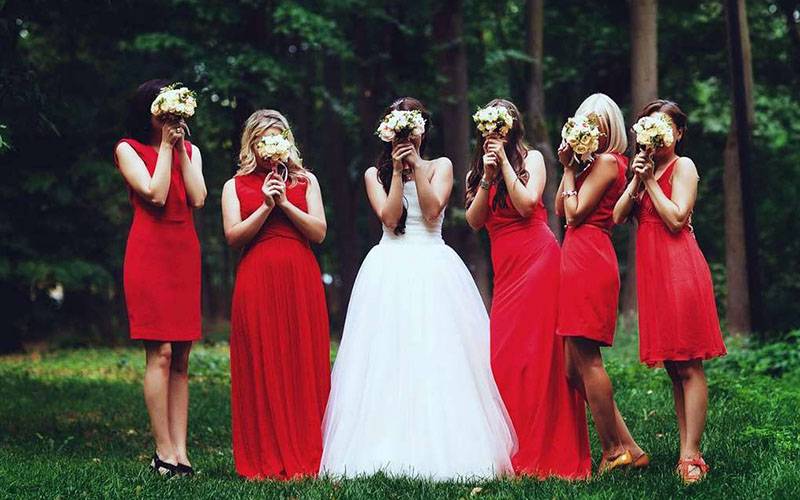 Платье подружки невесты, особенности и основные критерии выбора
