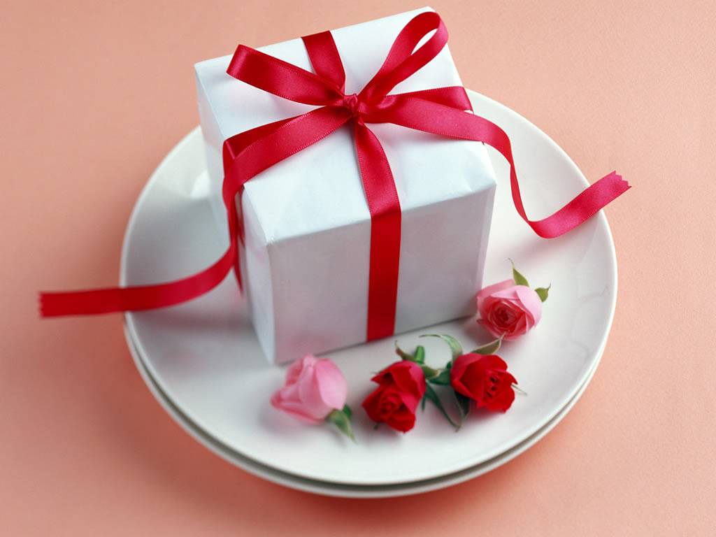 Что подарить коллеге девушке на день рождения?