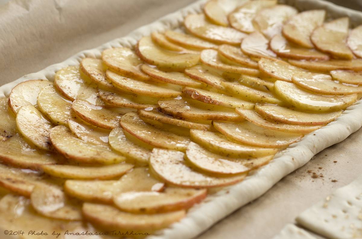 Рецепты домашнего яблочного пирога из слоеного теста