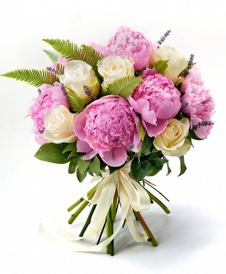 Букет невесты из пионовидных роз - советы по подбору формы, стиля и цветов-компаньонов