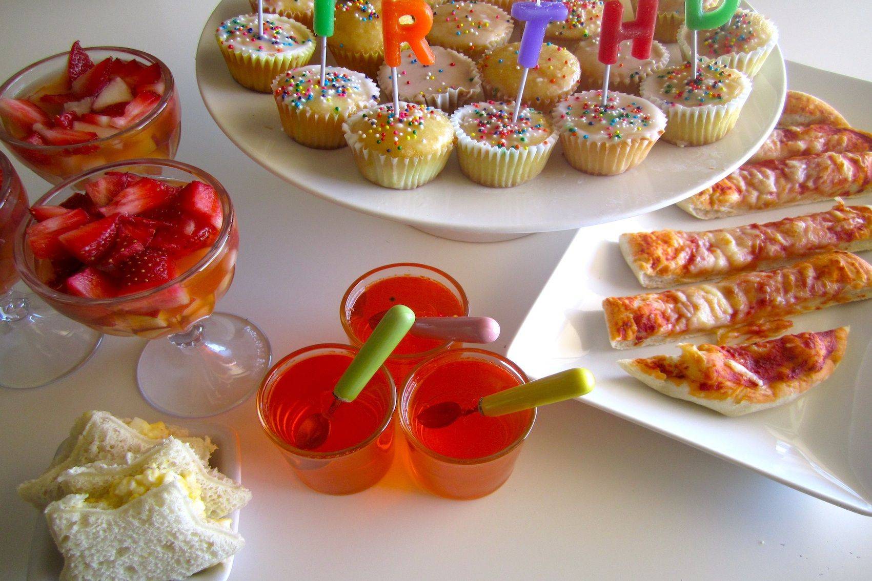 Что приготовить на детский день рождения: меню, рецепты, сервировка сладкого стола +фото и видео