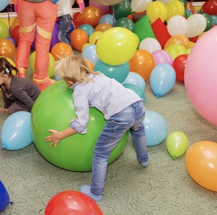 Игры и конкурсы с воздушными шарами. воспитателям детских садов, школьным учителям и педагогам