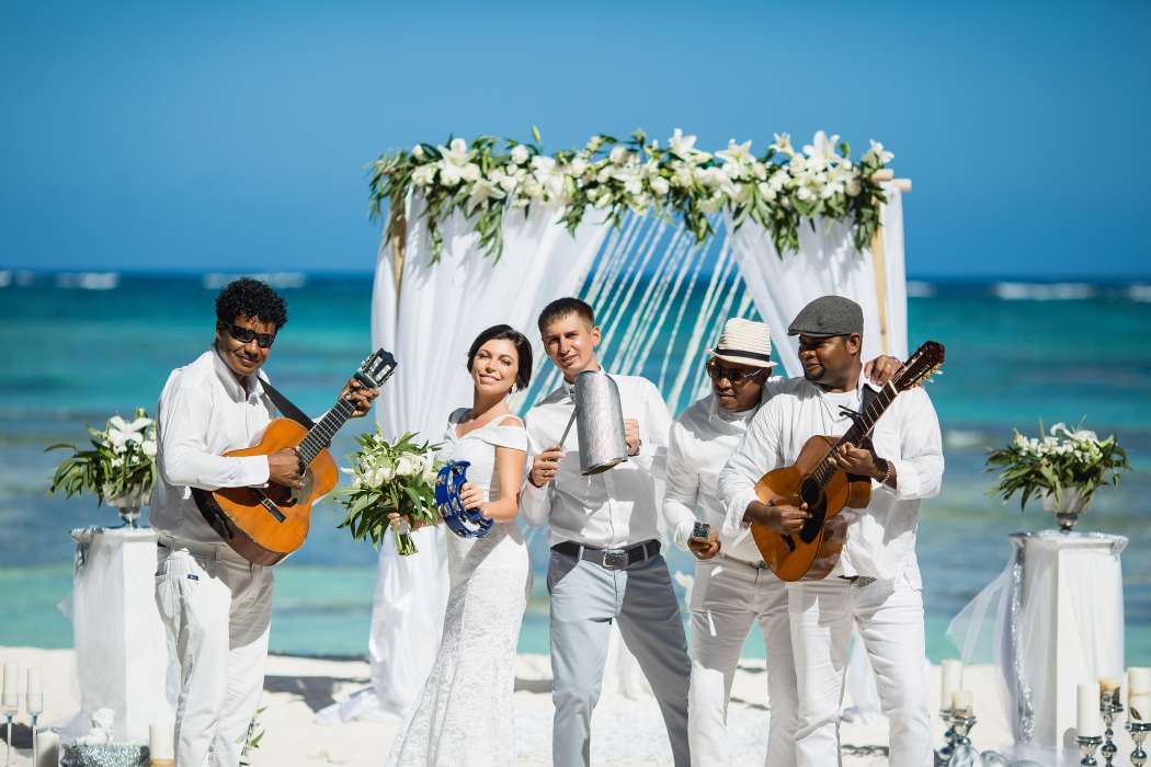 Свадьба в морском стиле: как украсить зал и во что одеться?