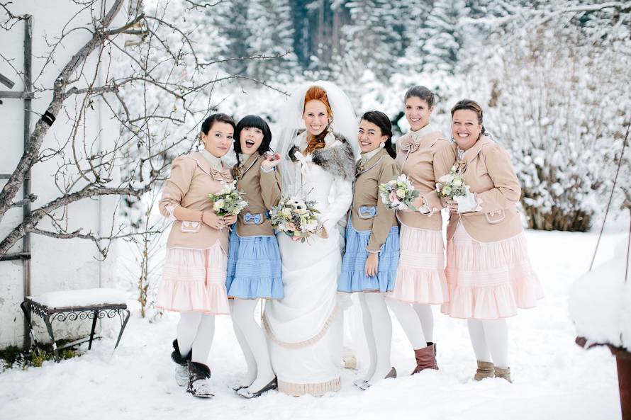 ᐉ свадьба зимой что одеть невесте. образы снежной королевы: свадебное платье зимой для фотосессии и торжества - svadba-dv.ru
