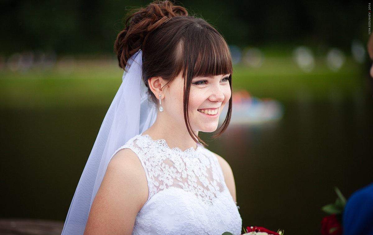 Дерзкий образ: какие свадебные прически с чёлкой подойдут вам идеально?