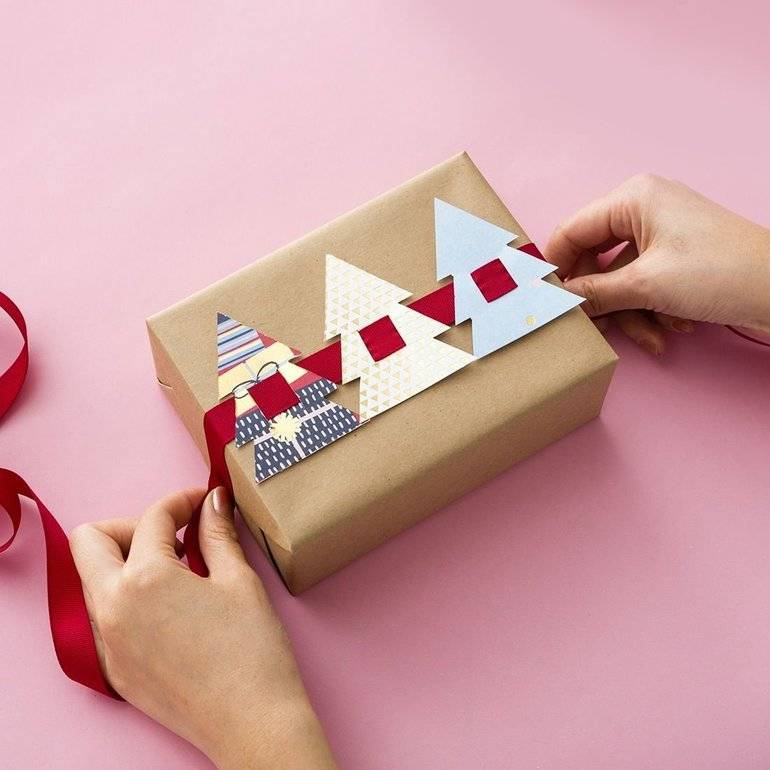 Подарки на новый год 2019 своими руками: интересные идеи, фото, схема, как сделать из бумаги и конфет. подарок родителям, маме и парню своими руками в новый год
