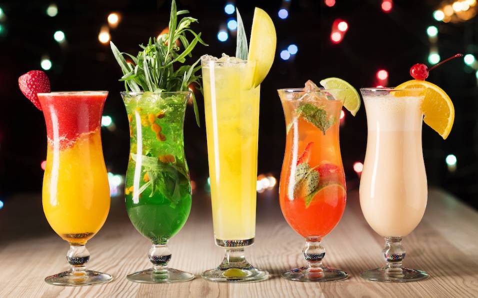 Напитки алкогольные, безалкогольные и коктейли для праздников