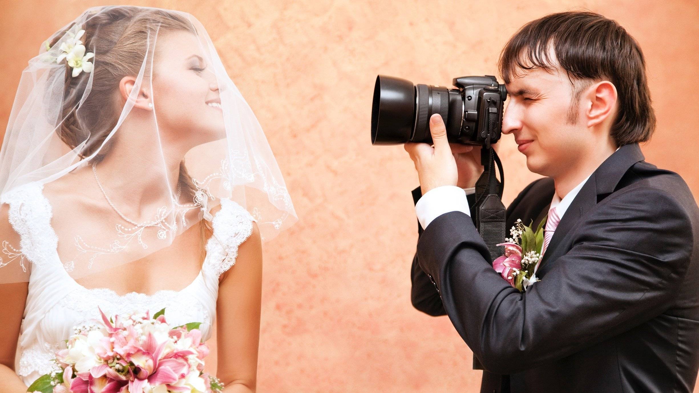 Советы по выбору свадебного фотографа — как правильно выбрать фотооператора на свадьбу в 2022 году?
