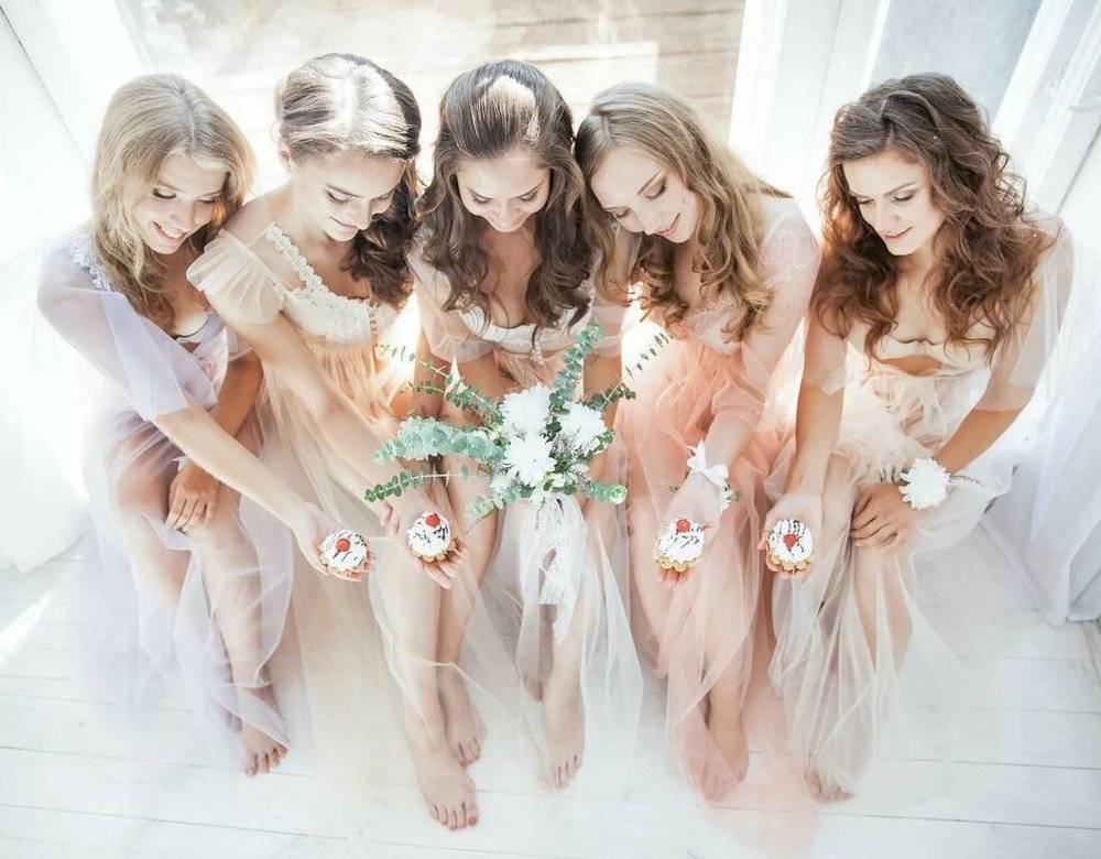 Платья для подружек невесты 2022 фото модные фасоны