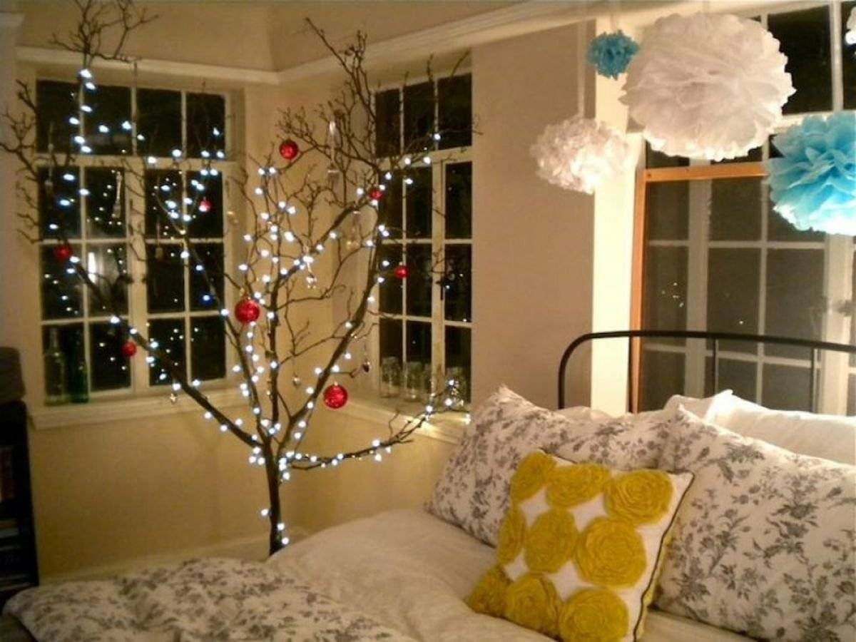 Как украсить комнату на новый год 2021: фото идей праздничного декора