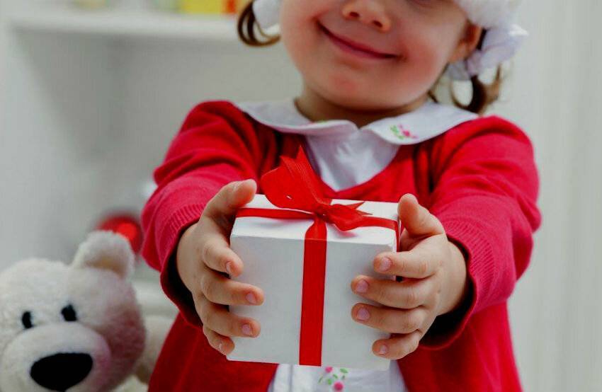 Подарки детям на новый 2023 год в детский сад и школу - blog-dm.ru