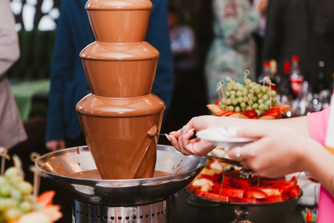 Как пользоваться шоколадным фонтаном и как он работает