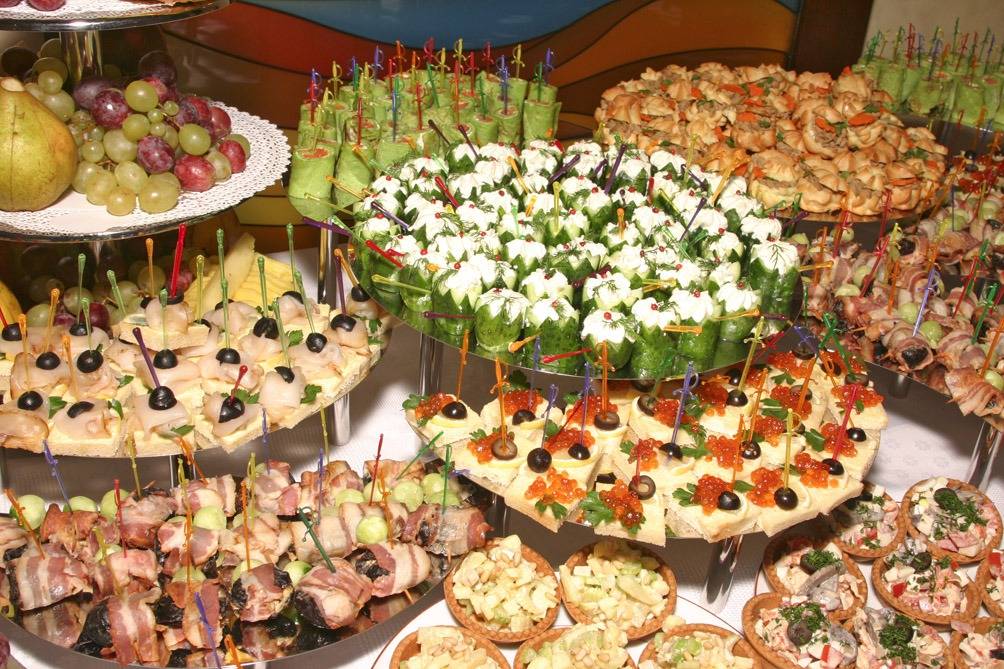 Салаты на день рождения: простые и вкусные рецепты праздничных салатов