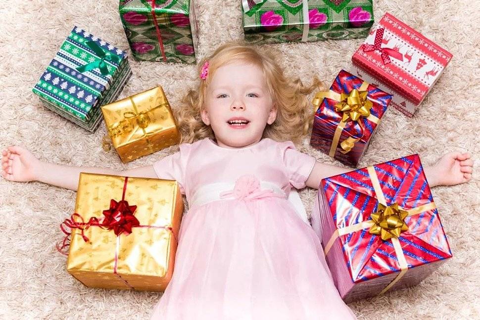 Что подарить детям на день рождения - 64 фото подарков для детей
