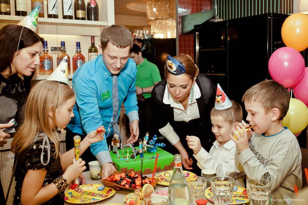 Как развлечь гостей за столом на дне рождения взрослого