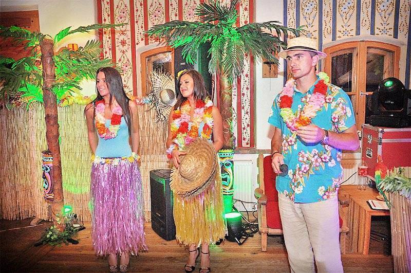 Дресс код гавайская вечеринка. весенние цветочные композиции своими руками