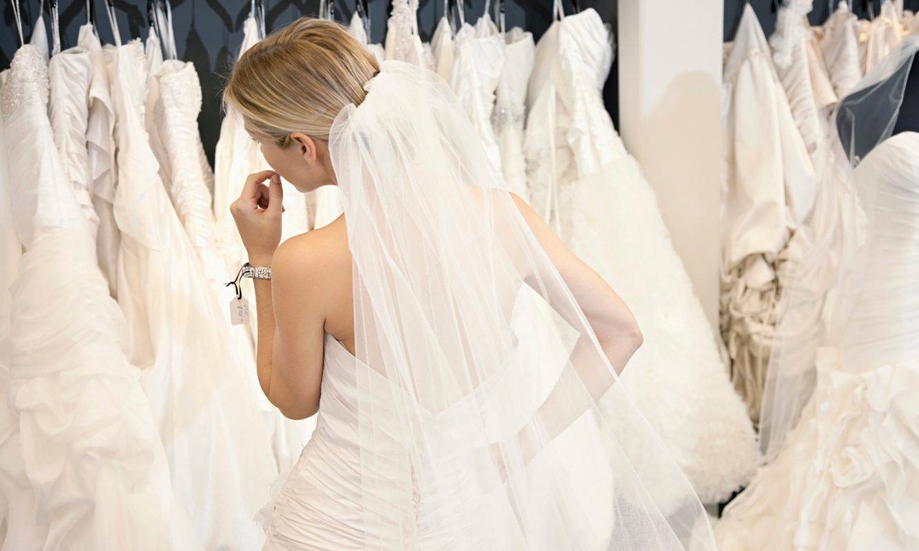 Цвет свадебного платья – приметы? , соблюдаемые в [2022] & какое должно быть и как выбрать оттенок для второго брака