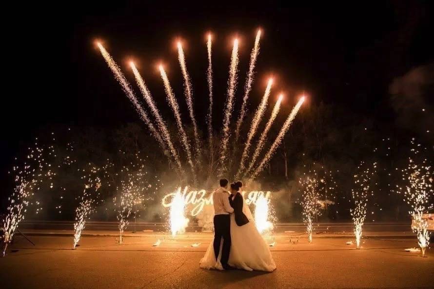 Салют на свадьбу — подборка из 79 фото лучших праздничных фейерверков