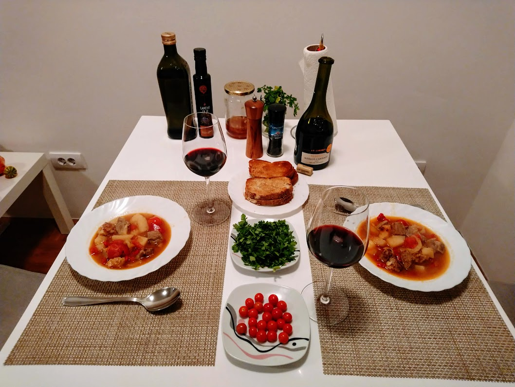 Что приготовить на романтический ужин: для двоих быстро и недорого, вкусно рецепты с фото, для любимого, можно, дома, простой, парню, девушке, мужчине, мужу, жене, легкий